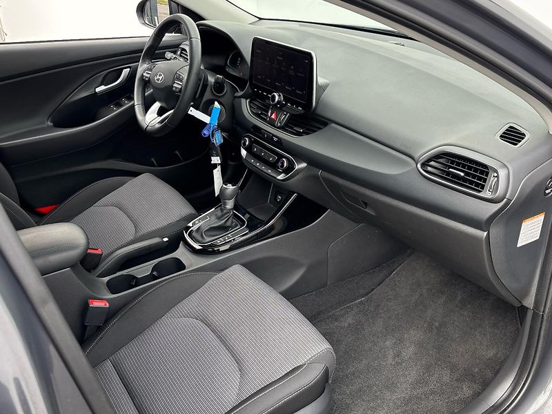 Hyundai i30 Smart DCT - fotka 9 z 25