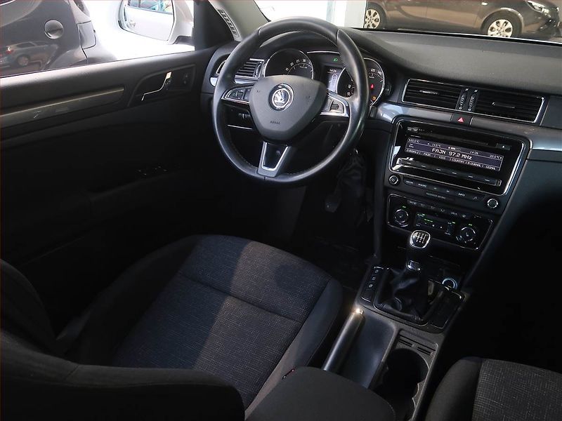 Škoda Superb (2014) 2.0 TDI, Xenony, Tempomat - fotka 7 z 17