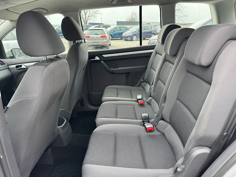Volkswagen Touran (2012) Trendline 1.6 TDI 77kW - fotka 14 z 31