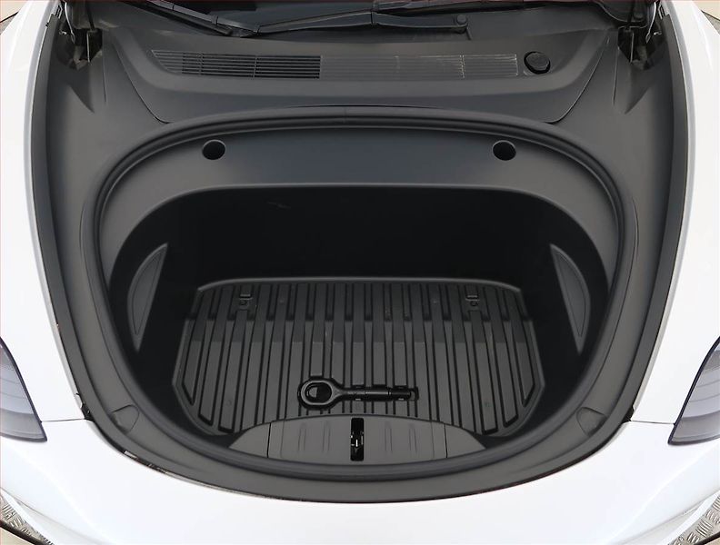 Tesla Model 3 (2023) Long Range 4WD 79kWh, SoH 95% - fotka 15 z 32