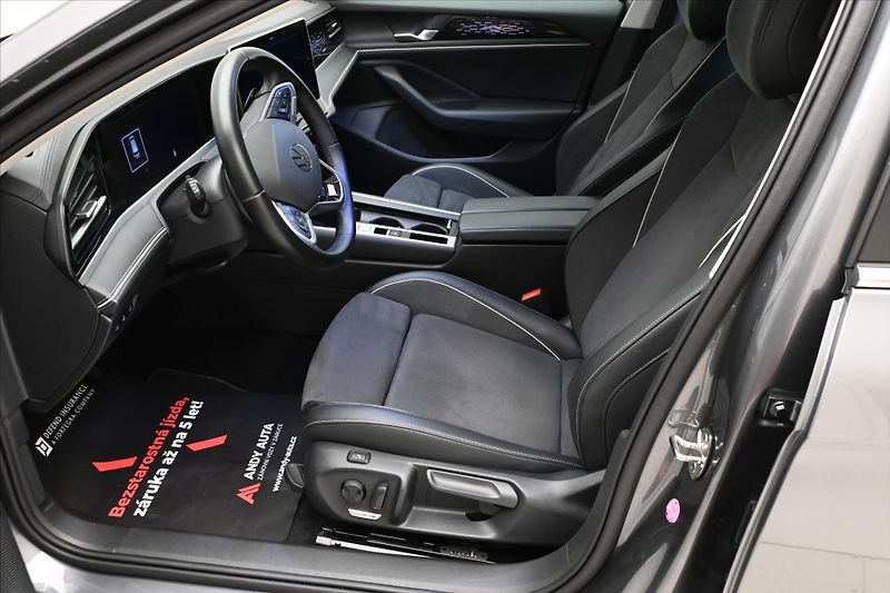 Volkswagen Passat 2,0 TDI 110 kW DSG Business Zá - fotka 13 z 33
