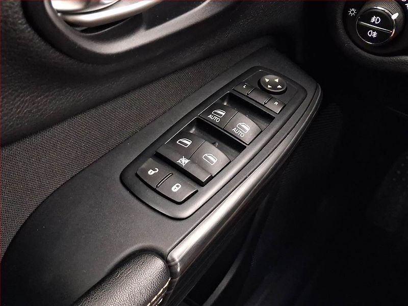 Jeep Cherokee (2016) 2.0 MultiJet, Navi, Tempomat - fotka 18 z 19