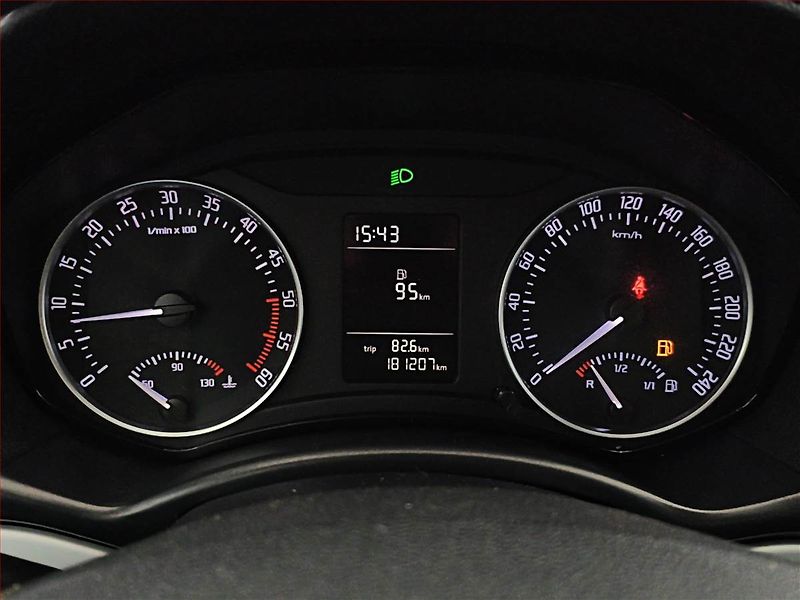 Škoda Octavia (2010) Ambiente 1.6 TDI, Serv.kniha - fotka 11 z 13