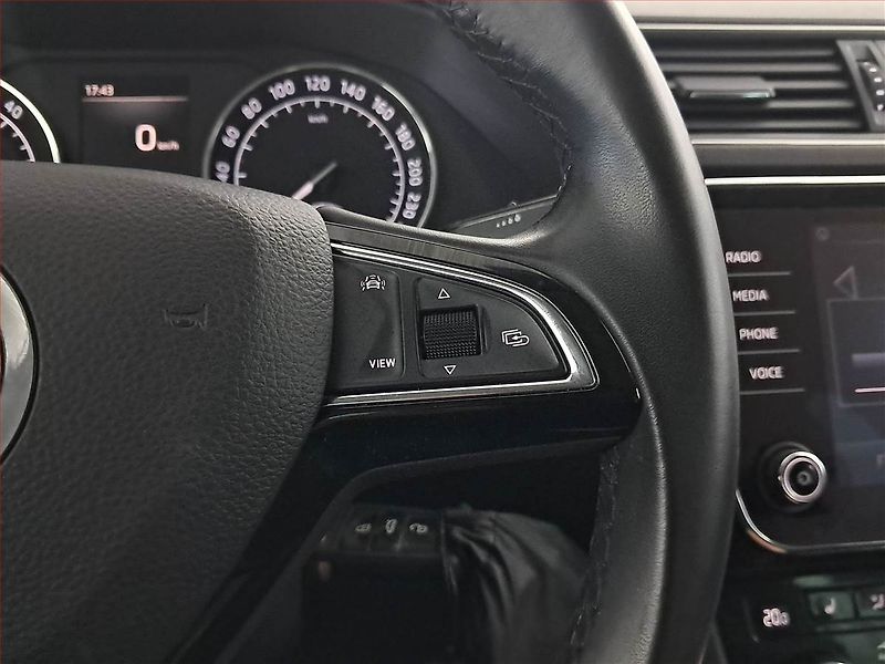 Škoda Superb (2018) 2.0 TDI, Navi, Bi-Xenony - fotka 17 z 19