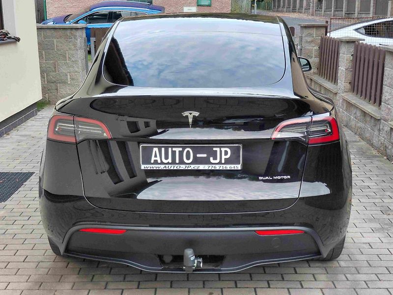 Tesla Model Y (2024) AWD Long Range  - fotka 4 z 11