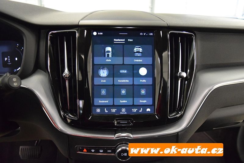 Volvo XC60 2.0 B4 AWD MOMENTUM 2022 - fotka 37 z 54