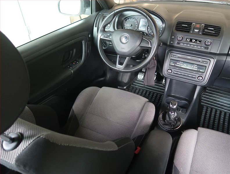 Škoda Fabia (2013) Monte Carlo 1.6 TDI, Tempomat - fotka 7 z 16