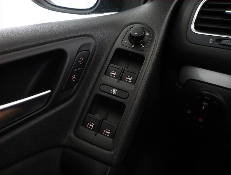 Volkswagen Golf (2009) 1.4 TSI, zamluveno - fotka 14 z 15