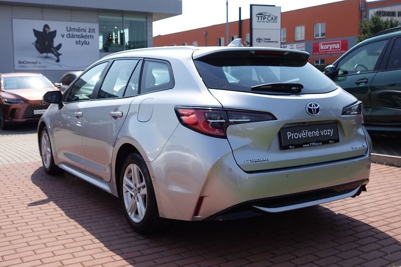 Toyota Corolla 2,0HSD 112kW Comfort Tech - fotka 6 z 31