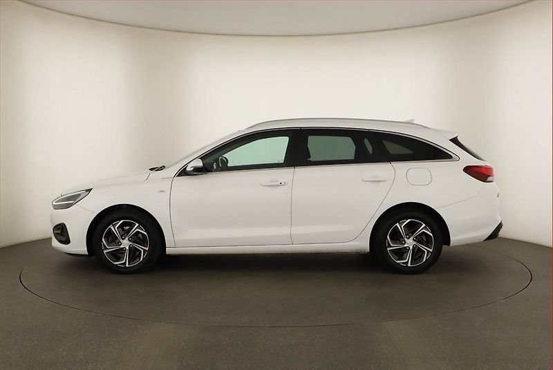 Hyundai i30 (2024) Smart 1.5 T-GDI MHEV, ČR,1.maj - fotka 3 z 14