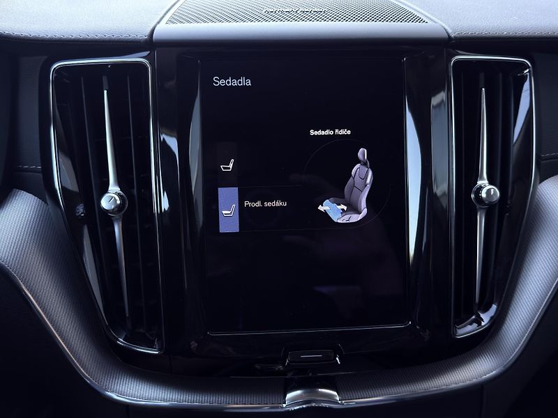 Volvo XC60 B4 AWD INSCRIP. // nezáv. top. - fotka 26 z 48