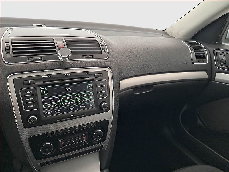 Škoda Octavia (2010) Elegance 1.4 TSI, ČR,1.maj - fotka 17 z 17