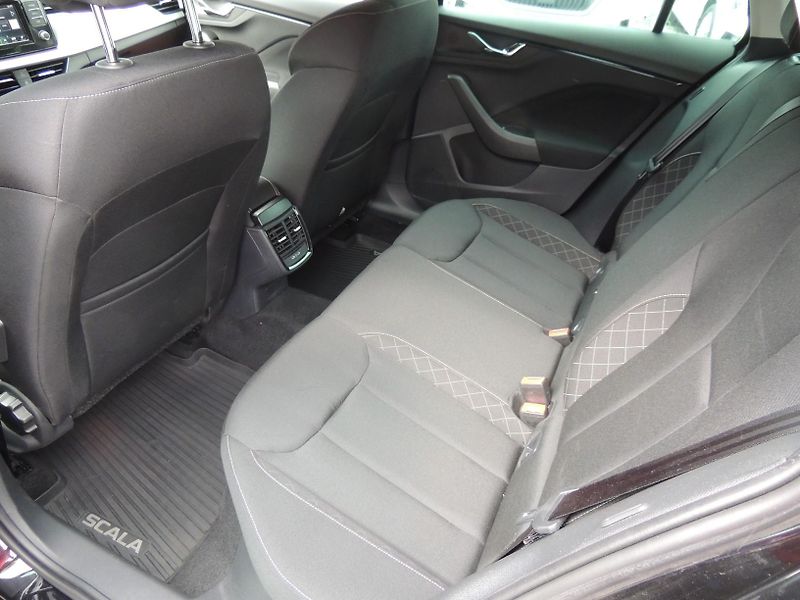 Škoda Scala (2022) 1.5TSi,110kw,AMB+,ČR,1.majitel - fotka 43 z 52