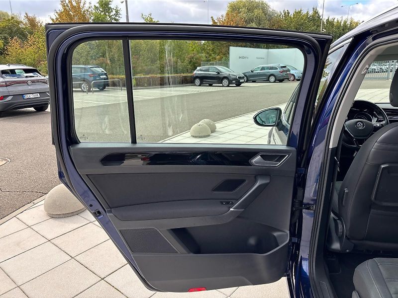 Volkswagen Touran 2,0TDi 140kW HIGHLINE BUSINESS - fotka 23 z 30