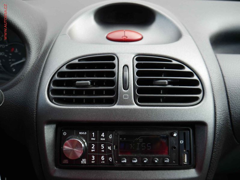 Peugeot 206 (2008) 1.4i, ČR, Klima - fotka 13 z 15