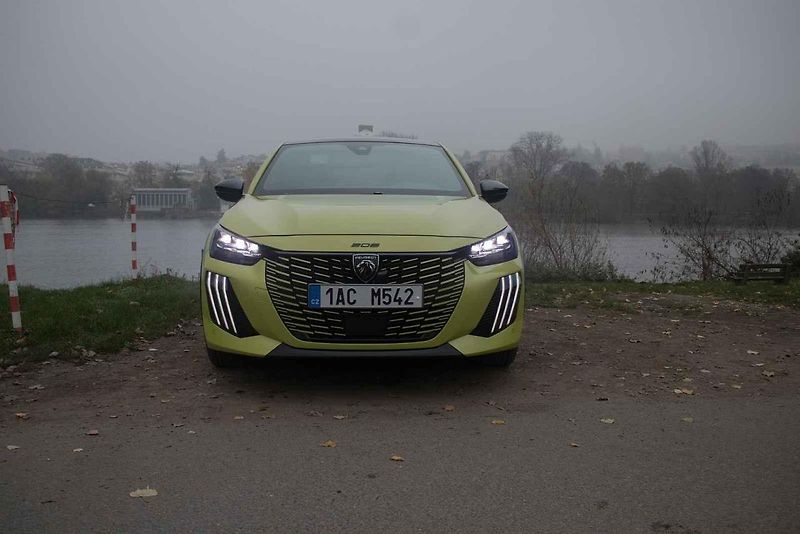 test Peugeot 208 hybrid