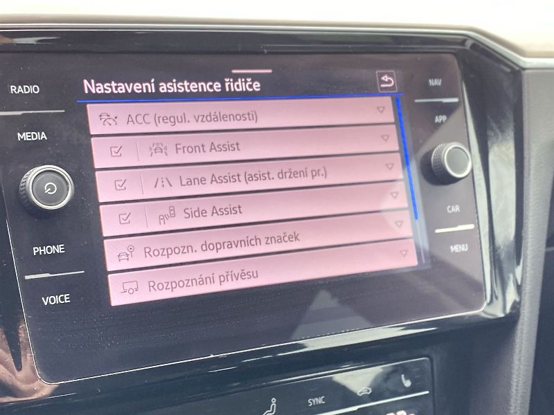 Volkswagen Passat (2020) Variant 2.0 TDI DSG 4Motion - fotka 15 z 34