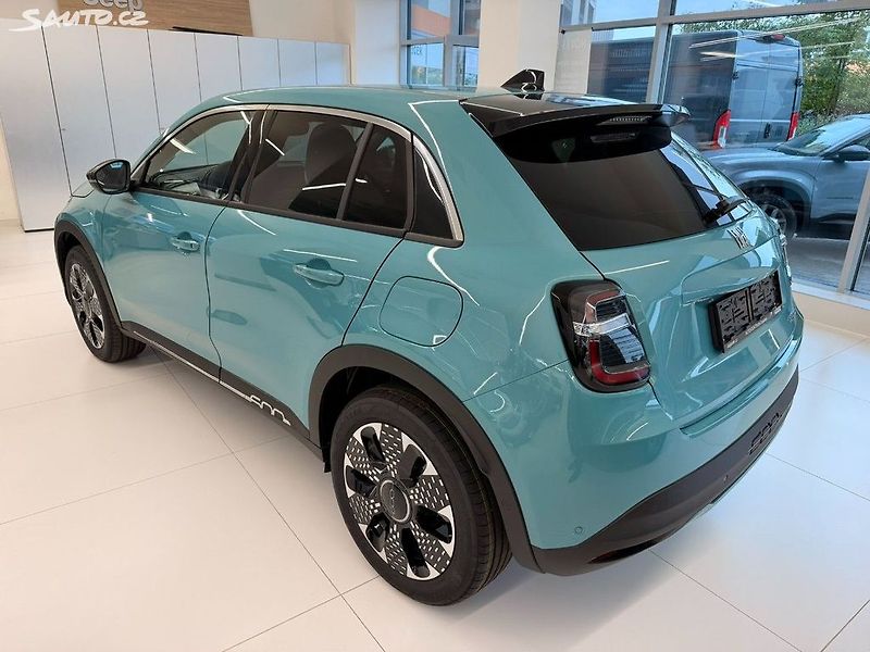 Fiat 600 (2026) La Prima 1.2 Turbo Hybrid 145k - fotka 6 z 16