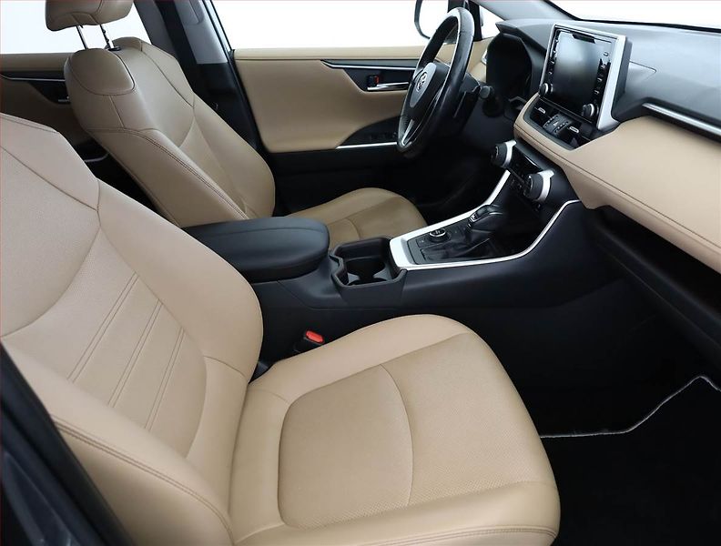 Toyota RAV4 (2019) 2.5 Hybrid - fotka 7 z 19