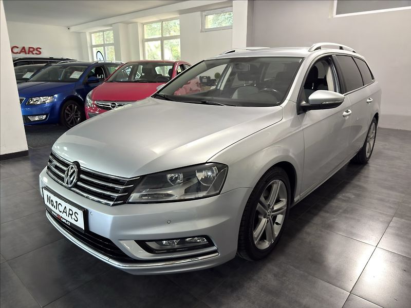 Volkswagen Passat 2,0   TDI DSG R-LINE 130kW NAV - fotka 3 z 39
