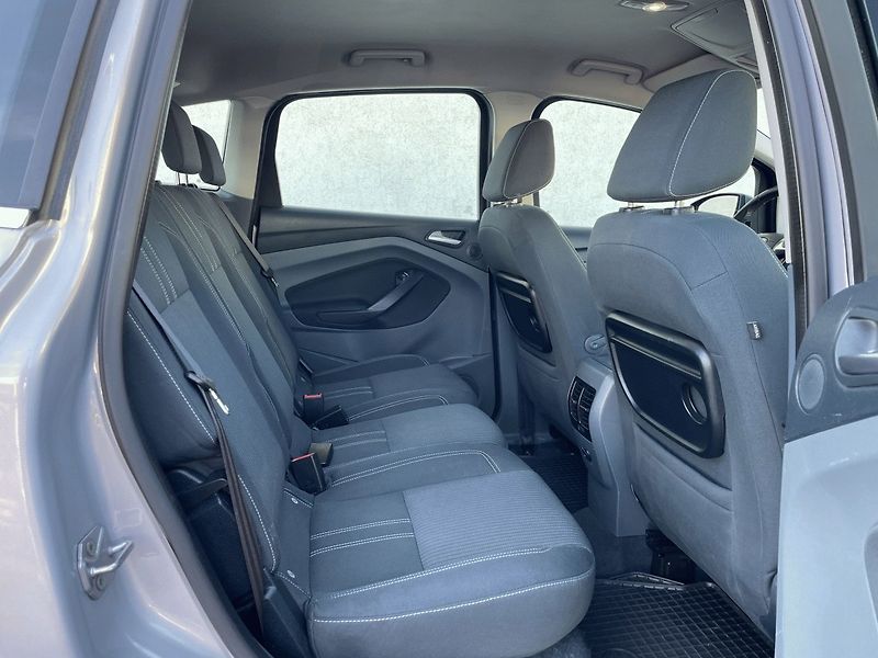 Ford C-MAX (2011) Titanium 1,6Ti EcoBoost 150k - fotka 9 z 14