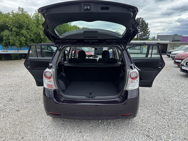 Toyota Verso (2010) 1.6VVTi,rezervace - fotka 12 z 39