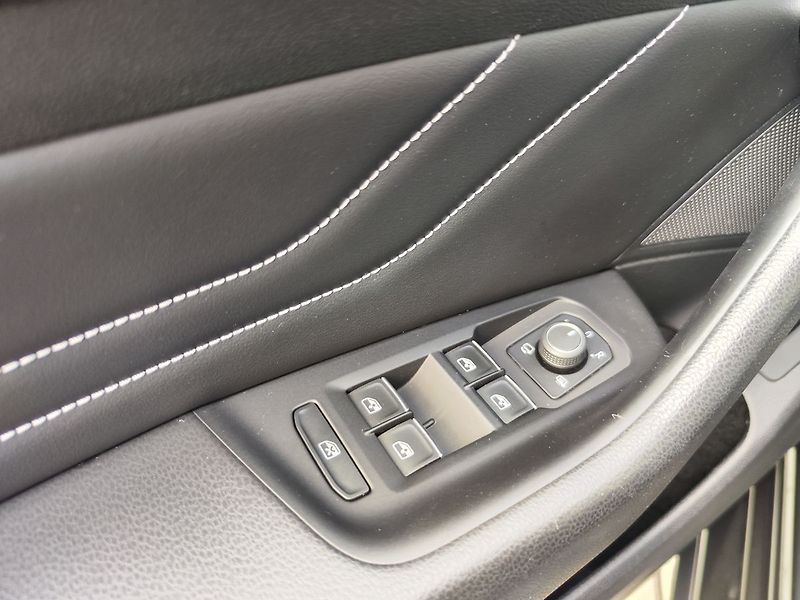 Volkswagen Passat 2.0 TDI/110kW Elegance DSG - fotka 34 z 37
