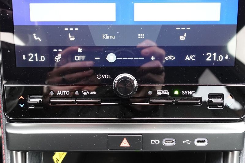 Lexus LBX 1,5 HEV Emotion Tech FWD - fotka 24 z 33
