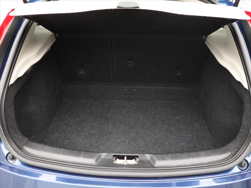 Volvo V40 1,6 D2 115 Summum - fotka 10 z 30