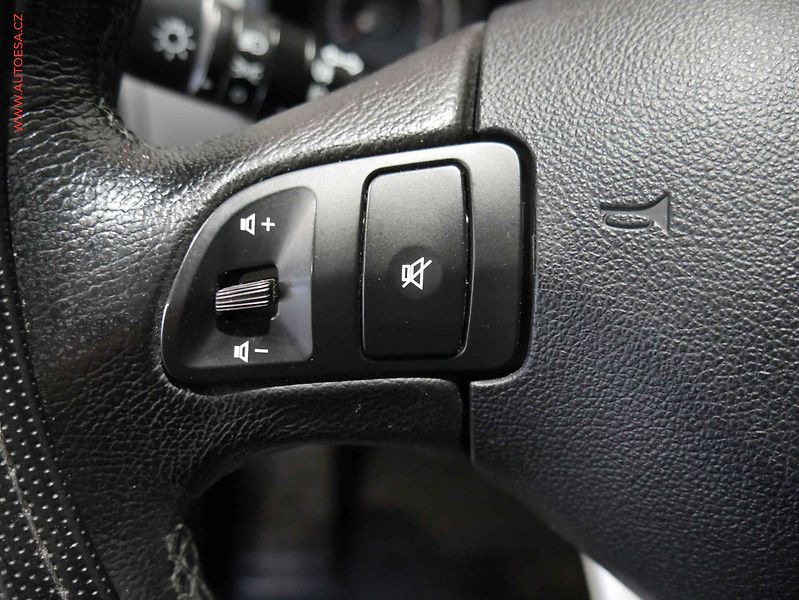 Kia Ceed (2012) 1.6i, ČR, AC - fotka 12 z 16