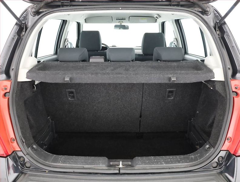 Suzuki Swift (2010) 1.3 i, Serv.kniha, rezervace - fotka 13 z 13