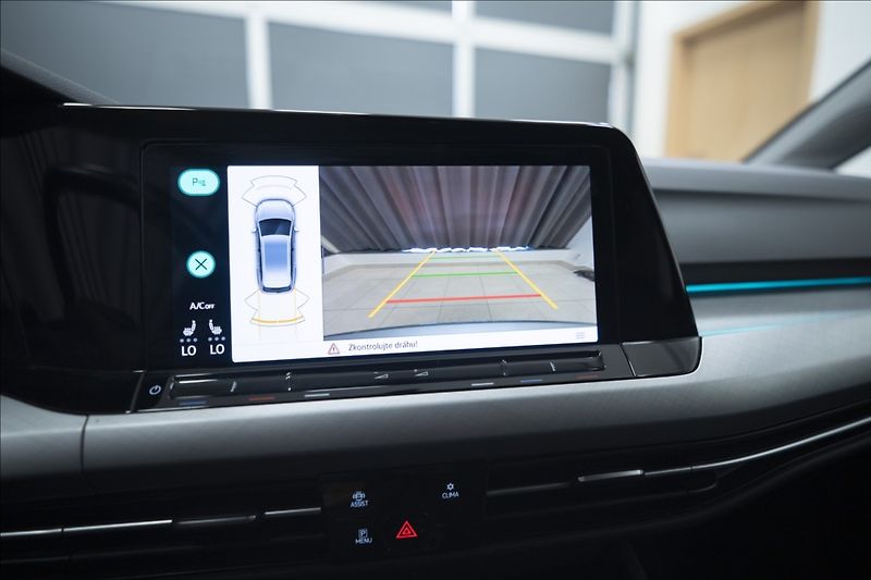 Volkswagen Golf 1,5 eTSI DSG KAMERA VÝHŘEV ČR - fotka 30 z 45