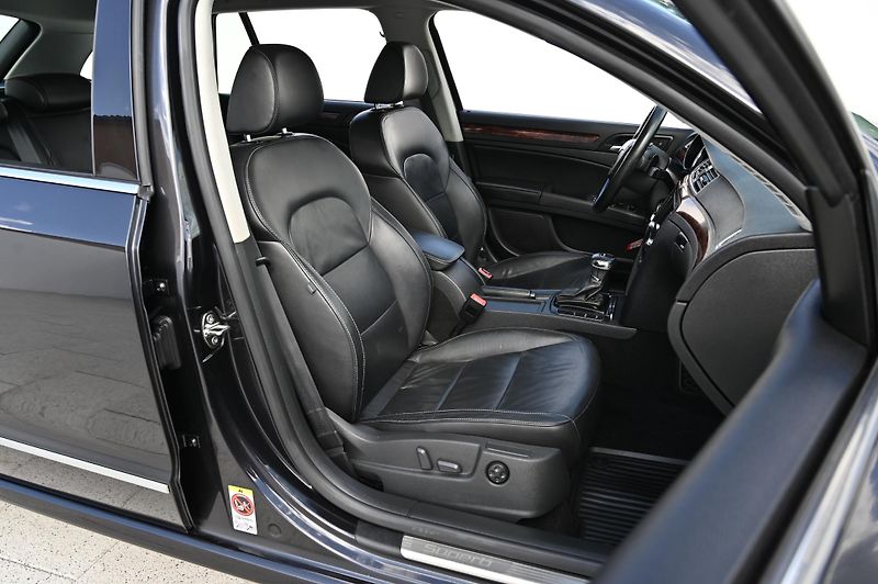 Škoda Superb 2.0TDI 125KW DSG Elegan. 12/09 - fotka 24 z 45