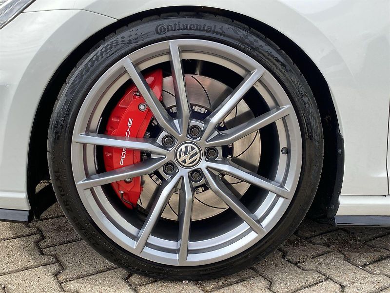 Volkswagen Golf (2019) 2.0 TSI DSG 4Motion R-Line - fotka 29 z 34