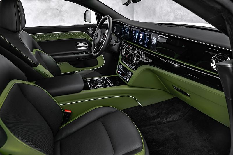 Rolls-Royce Spectre - fotka 17 z 29