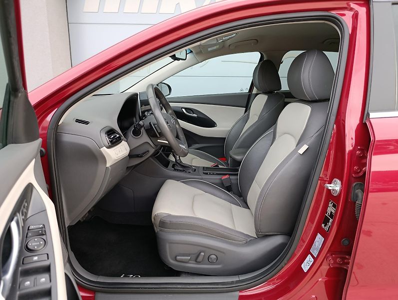 Hyundai i30 1.5T-GDI HEV DCT PREMIUM ČR  - fotka 11 z 37
