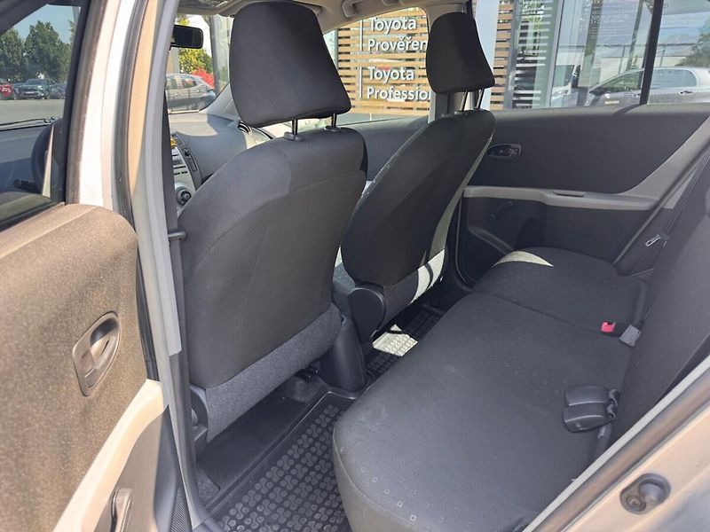 Toyota Yaris 1.3 - fotka 13 z 13