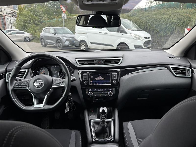 Nissan Qashqai 1,3 DIG-T Acenta VÝHŘEV KAMERA - fotka 9 z 37