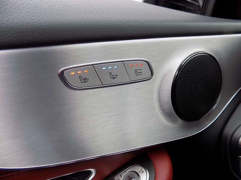 Mercedes-Benz Třídy C (2021) 400/AMG-Line/4-M/Full-Led/ - fotka 33 z 44