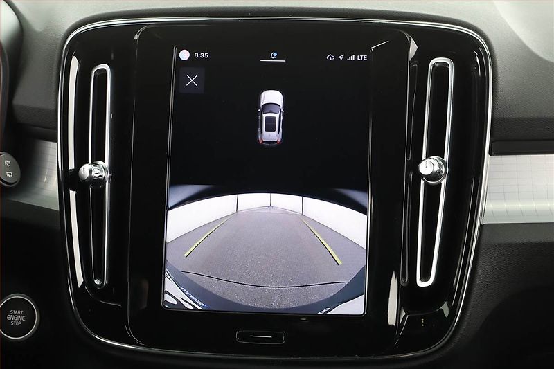 Volvo XC40 (2022) B3 - fotka 17 z 20