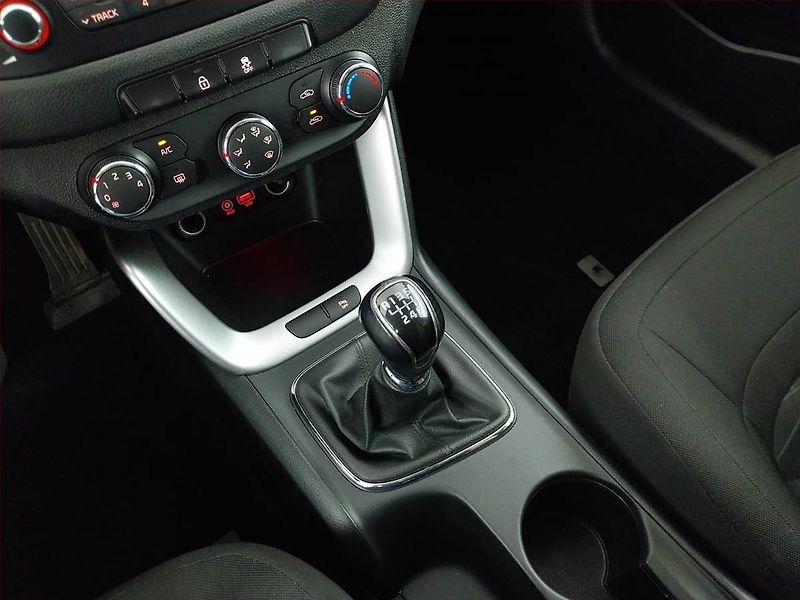 Kia Ceed (2017) 1.6 GDI, Serv.kniha, Tempomat - fotka 13 z 17