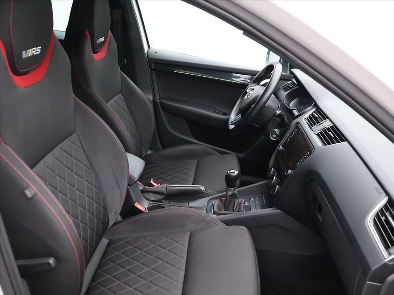 Škoda Octavia 2,0 TDI 135kW RS CZ Tažné - fotka 11 z 30