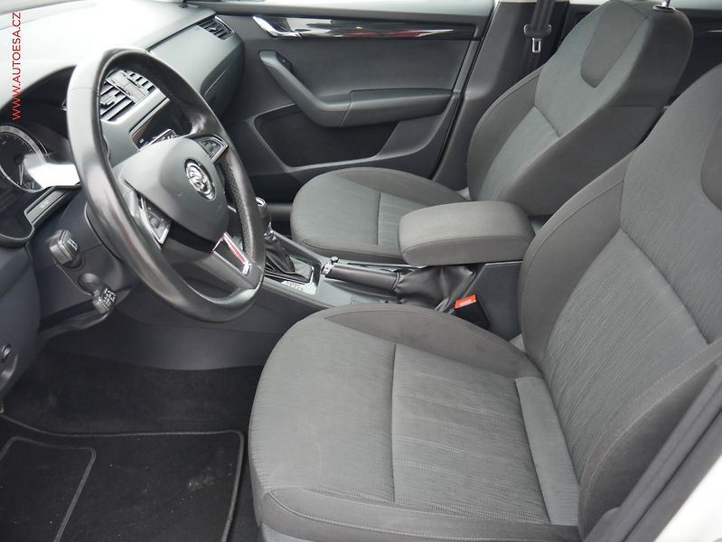 Škoda Octavia (2019) 1.6 TDi, ČR, DSG, LED, autoAC - fotka 9 z 26