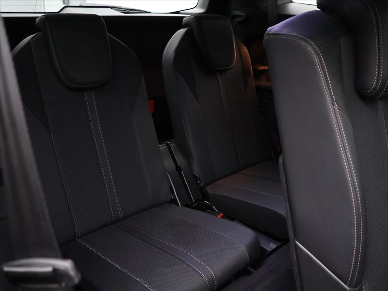 Peugeot 5008 1,2 PureTech 96kW GT 7-Míst - fotka 13 z 31