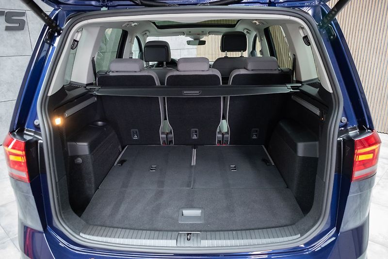Volkswagen Touran 1.5 TSI TAŽNÉ*7.MÍST*DPH*ČR 1M - fotka 41 z 45