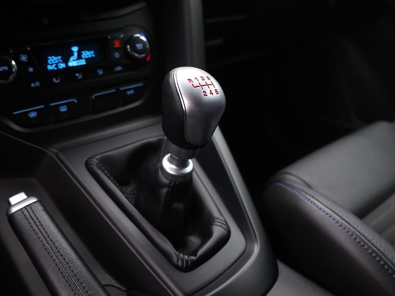 Ford Focus 2,0 EB 184kW ST Aut.klima - fotka 25 z 34