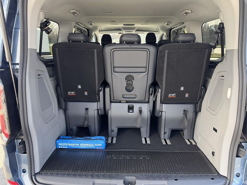 Ford Tourneo Custom (2025) Titanium X L1, Tourneo, 2.0 Ec - fotka 12 z 18
