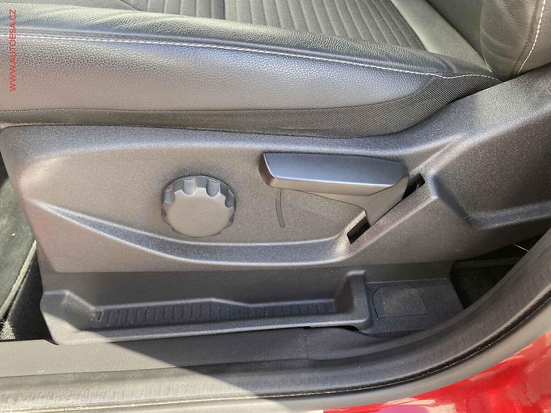 Ford Kuga (2018) 2.0 TDCi 4x4, Titanium, navi - fotka 13 z 18