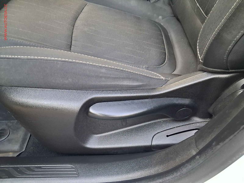 Renault Mégane (2019) 1.3TCe, 1.maj,ČR, AC, temp - fotka 14 z 17