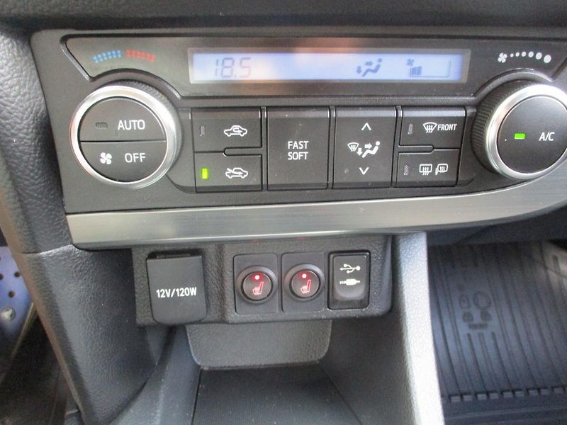 Toyota Auris 1.6i VVTi*AUTOM*NAVI*VÝHŘEV*TZ - fotka 14 z 47